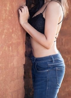 Kriti Pandey - escort in Mumbai Photo 8 of 9