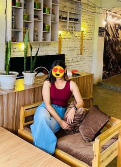 One and only hand cash service available - escort in Kathmandu Photo 1 of 2