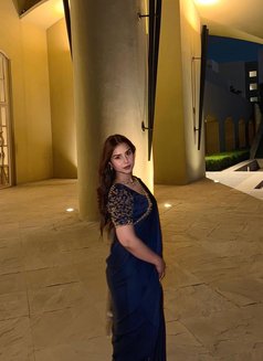 Kritika Kapoor - puta in Abu Dhabi Photo 3 of 5