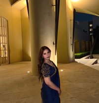 Kritika Kapoor - puta in Abu Dhabi