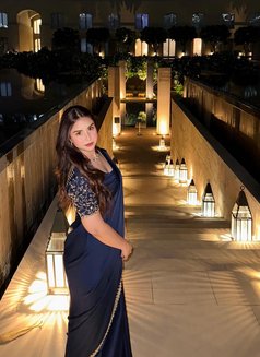 Kritika Kapoor - puta in Abu Dhabi Photo 4 of 5