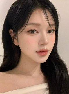 Krixi - Dominadora in Doha Photo 2 of 6