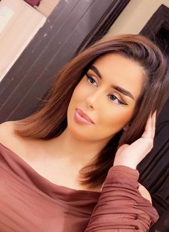 Krixi - escort in Doha Photo 4 of 5