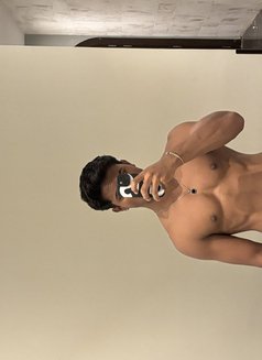 Kshitij Mangela - Male escort in Mumbai Photo 3 of 5