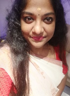 Kukku Nayana - puta in Dubai Photo 2 of 5