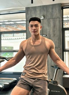 Kun Kun PT - Acompañantes masculino in Bangkok Photo 3 of 8