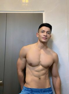 Kun Kun PT - Acompañantes masculino in Bangkok Photo 6 of 8