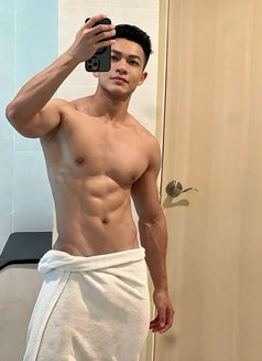 Kun Kun PT - Acompañantes masculino in Bangkok Photo 8 of 8