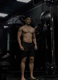 Kun Kun PT - Male escort in Bangkok Photo 2 of 7
