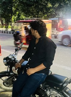 Baba - Acompañantes masculino in New Delhi Photo 2 of 2