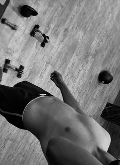 Kunal - Male escort in Noida Photo 3 of 9