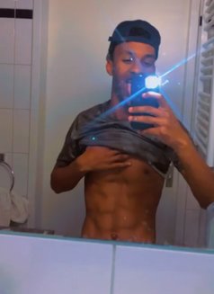 Kurdz - Male escort in Paris Photo 2 of 2