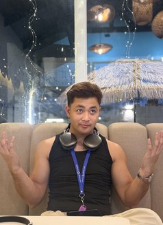 Kurt - Male escort in Manila Photo 4 of 10