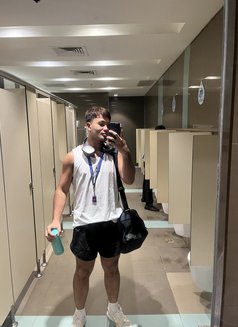 Kurt - Male escort in Manila Photo 6 of 10