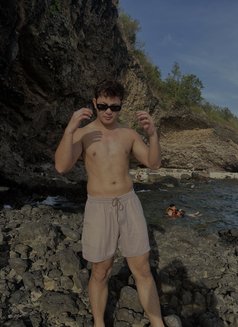 Kurt - Male escort in Manila Photo 7 of 10