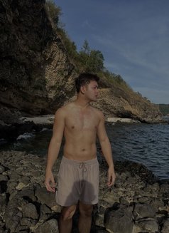 Kurt - Male escort in Manila Photo 8 of 10