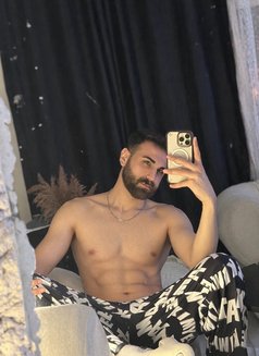 KUZEY - Male escort in Riyadh Photo 1 of 4