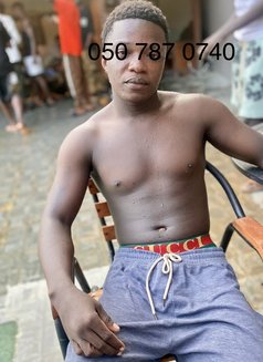 Kwesi - puta in Accra Photo 4 of 5
