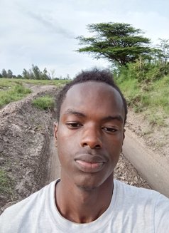 Kyan - Male escort in Nairobi Photo 5 of 8