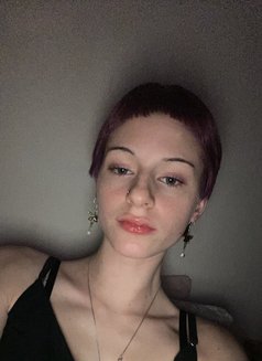 Kyla - escort in Kuwait Photo 1 of 2