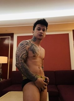 Kyle - masseur in Manila Photo 5 of 5
