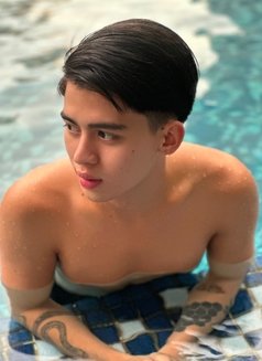 Kyle Gray TWINKS - Male escort in Singapore Photo 8 of 10