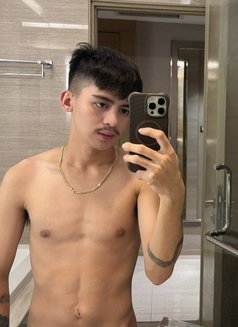 Kyle Gray TWINKS - Male escort in Hong Kong Photo 6 of 8