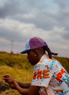 CUMMALOT - Male escort in Nairobi Photo 5 of 5