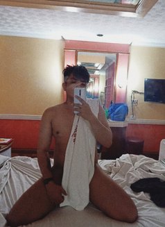 Kyle Massajee - Male companion in Makati City Photo 15 of 25