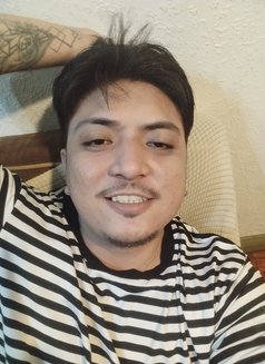 Kyle Massajee - Male companion in Makati City Photo 18 of 25