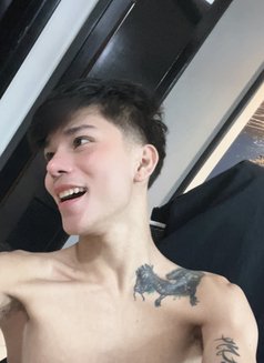 Kyler - Acompañantes masculino in Makati City Photo 3 of 4