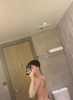 Kyler - Male escort in Manila Photo 7 of 7