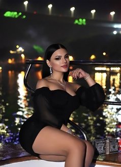 Kylie - escort in Baku Photo 8 of 9