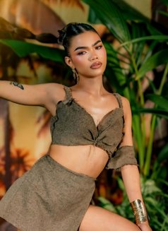 Kylie - escort in Manila Photo 2 of 5