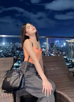 Kylie - escort in Manila Photo 3 of 5