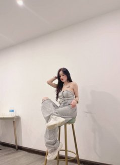 Kylie - escort in Manila Photo 3 of 5