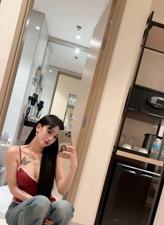 Kylie - escort in Manila Photo 5 of 8
