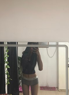 Kylie - Acompañantes transexual in Makati City Photo 1 of 12