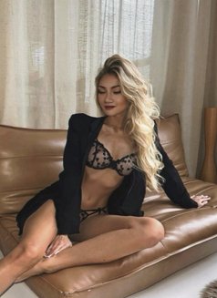Kylie Hot sucker Hard Dick - Transsexual escort in Bali Photo 3 of 30