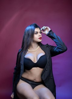 Kylie Jenner - Acompañantes transexual in Kolkata Photo 13 of 13