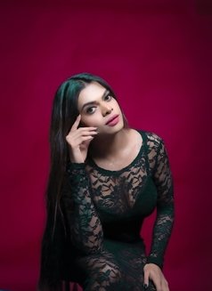 Kylie Jenner - Acompañantes transexual in Kolkata Photo 9 of 11