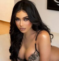 Kylie New - Transsexual escort in Khobar Photo 1 of 5