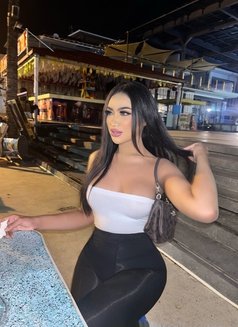 Kylie - Transsexual escort in Dubai Photo 3 of 14