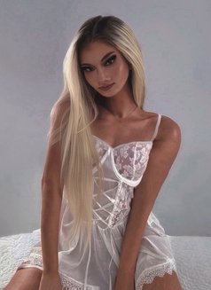 Kylie Top Vers Big D Dominant - Transsexual escort in Bali Photo 26 of 26