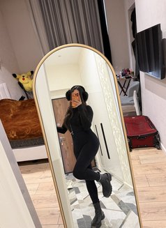 Kylie - puta in Baku Photo 22 of 22