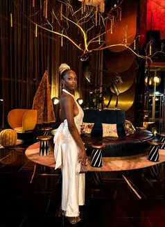 Kylie - puta in Dubai Photo 4 of 10