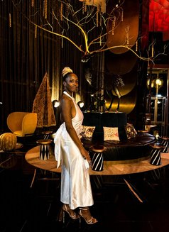 Kylie - puta in Dubai Photo 5 of 10