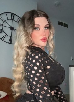 Kylie visiting عربية - Transsexual escort in İstanbul Photo 10 of 18