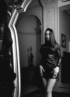 Kyra Toxic - Dominadora in Dubai Photo 2 of 6
