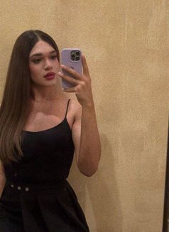 🦋 L a R a 🦋 Xxl - Transsexual escort in İstanbul Photo 1 of 3